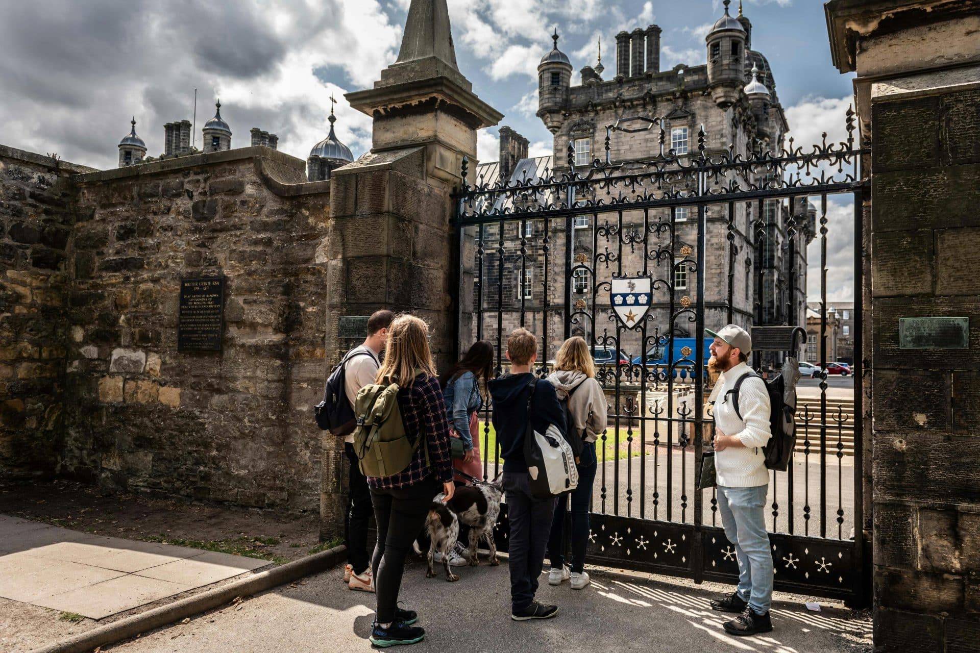 Edinburgh: Edinburgh Castle Entry Ticket + Harry Potter Walking Tour - 1