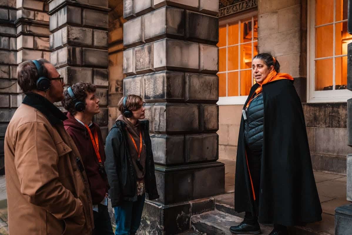 Edinburgh: Evening Ghosts & Ghouls Guided Tour + Drink - 2