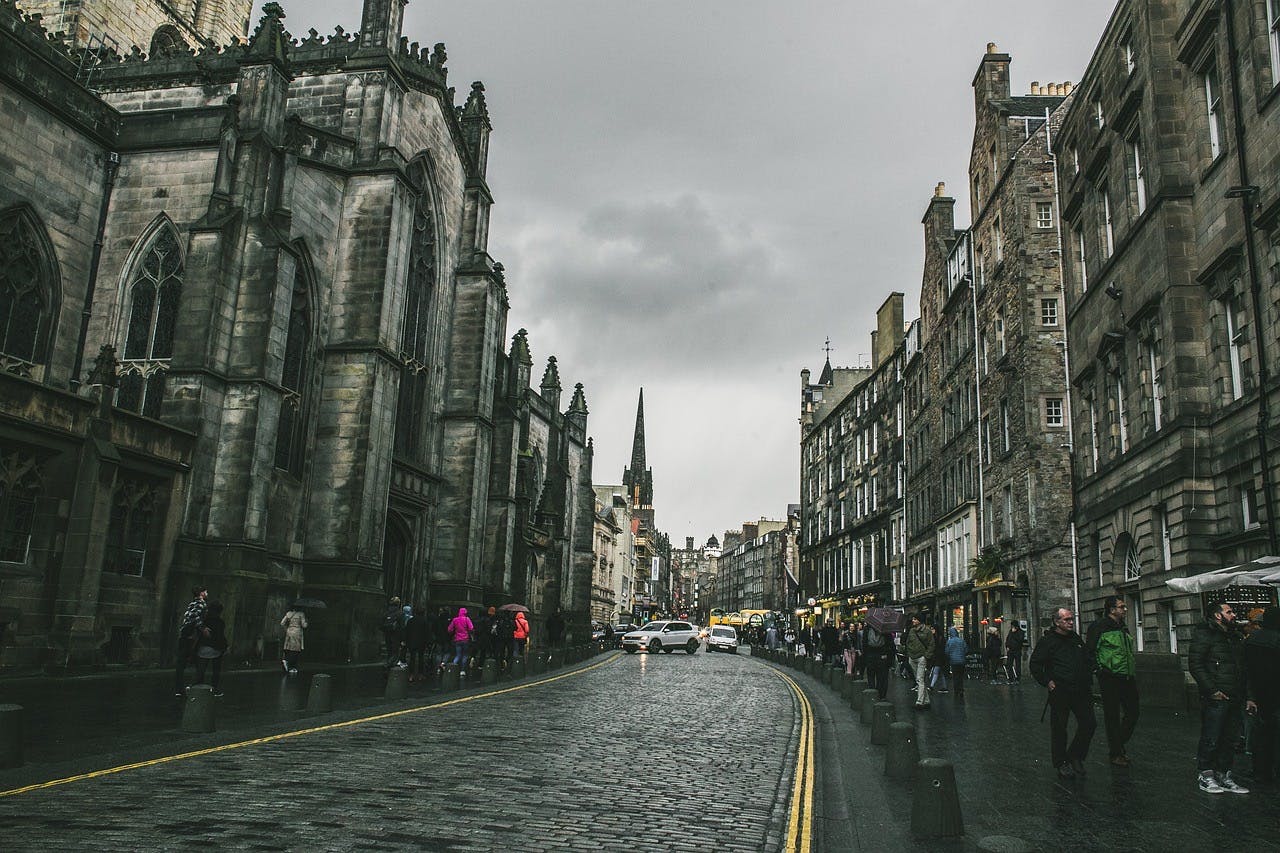 Edinburgh: Harry Potter Sights Tour + Edinburgh Dungeon Entry - 3
