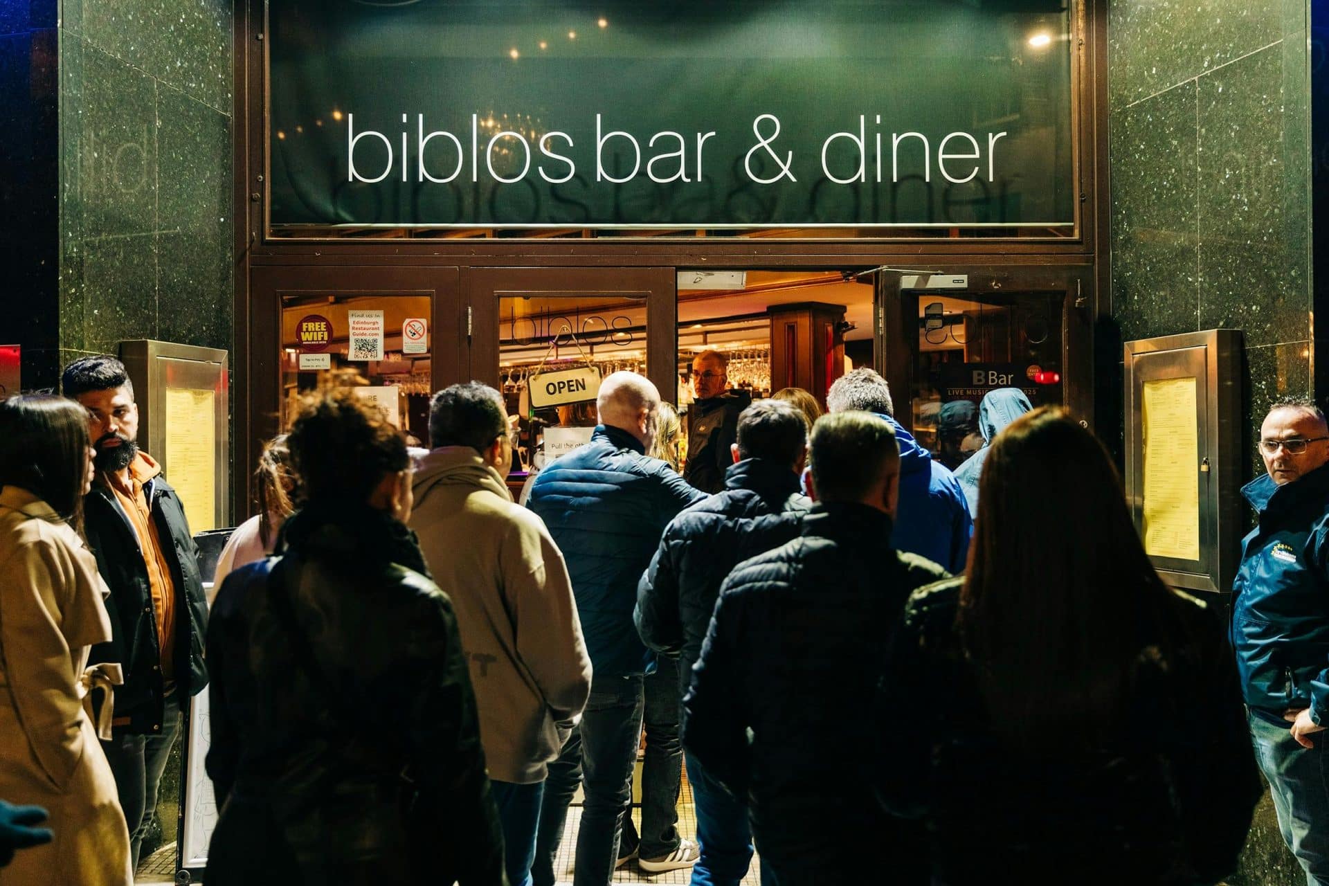 Folk and Haggis Edinburgh: Scottish Dinner + Folk Music + Whiskey Toast