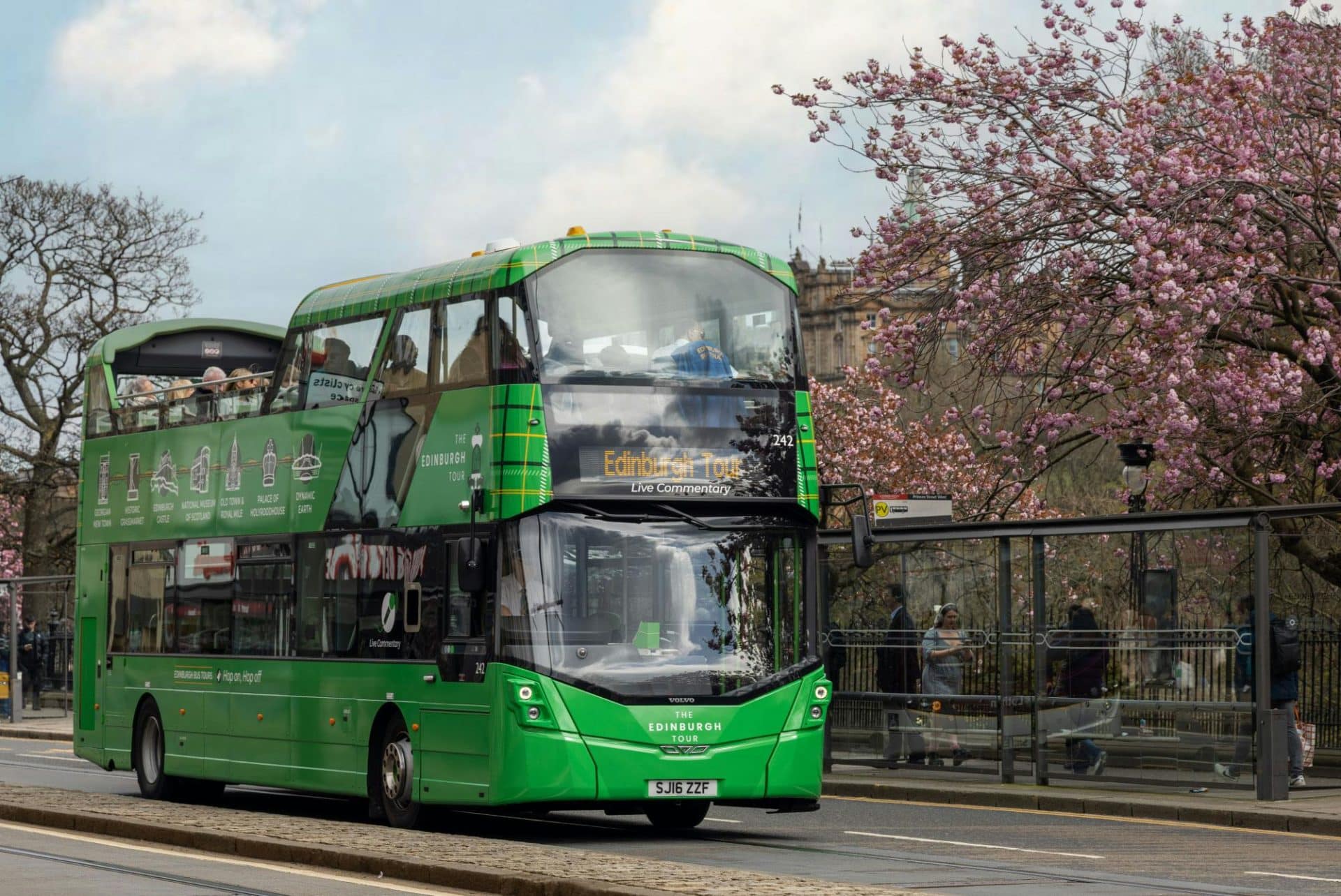 Hop-on Hop-off Bus Edinburgh - 1