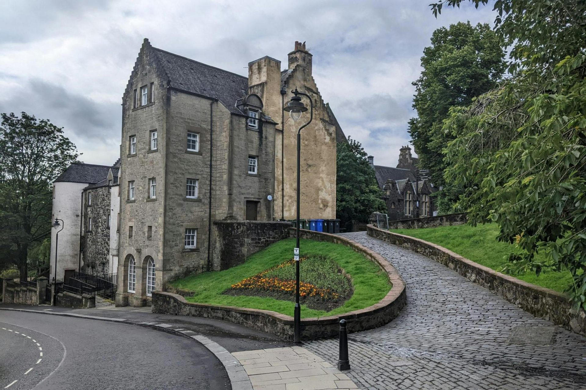Loch Lomond, Stirling Castle & The Kelpies: Roundtrip