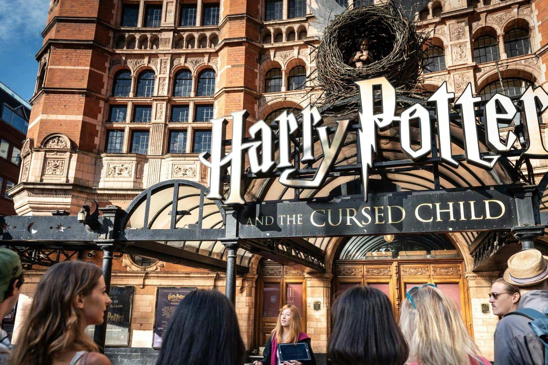 London: Harry Potter Film Sites Tour + House of Spells Discount - 2