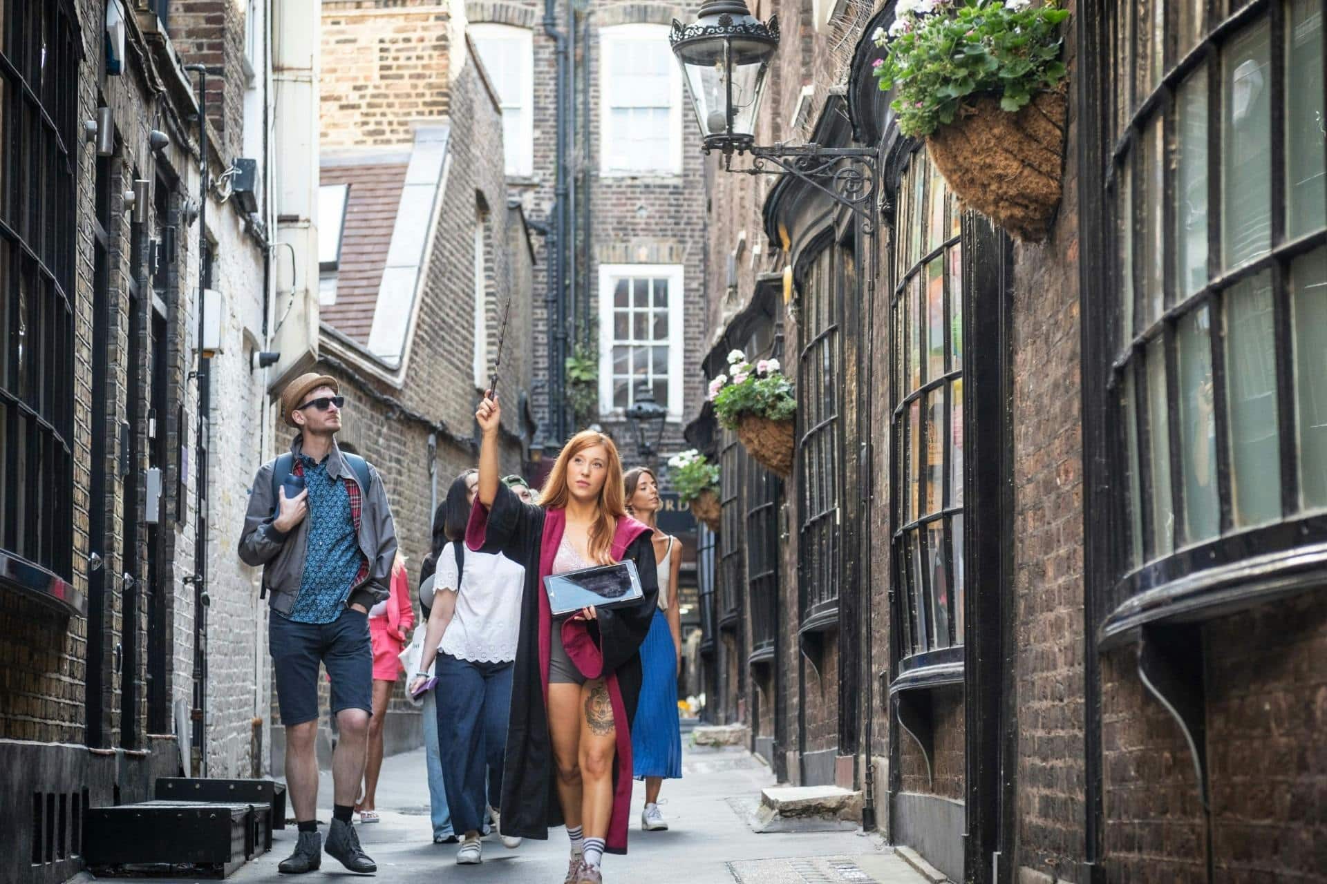 London: Harry Potter Film Sites Tour + London Bridge Tombs Entry - 2